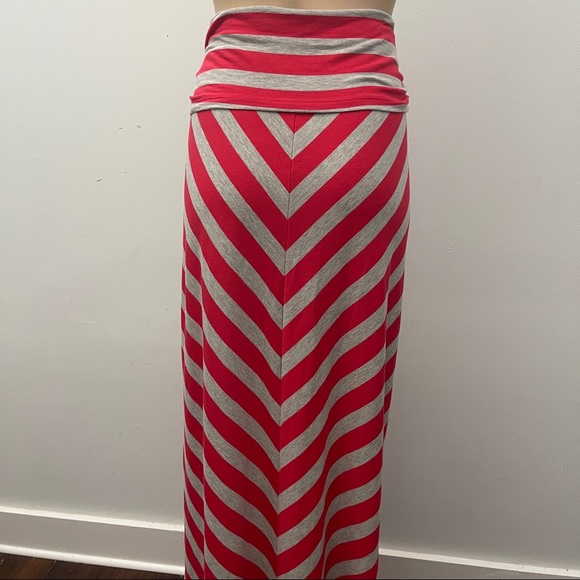Guess Women’s Stripe Maxi Skirt Size Large - Picture 9 of 10